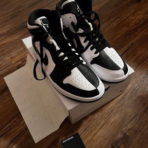 Nike Homage Air Jordan 1 Mids 10.5 womens